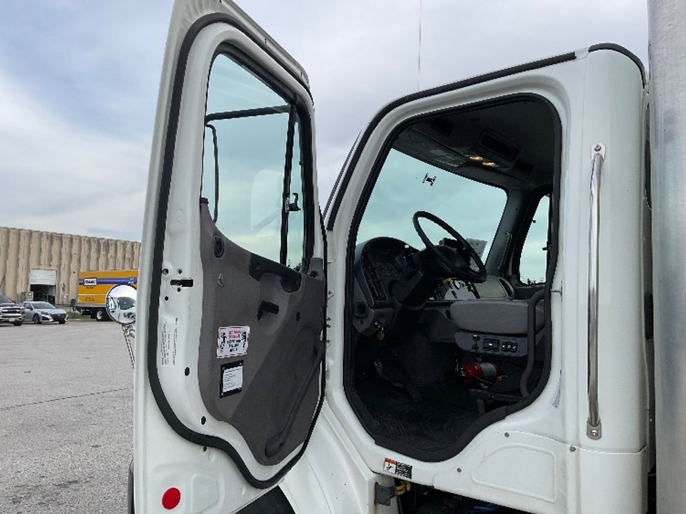 Medium Duty Box Truck-Light and Medium Duty Trucks-Freightliner-2020-M211264S-Poplar Bluff-MO-295,825\n\t\tmiles-$ 84,500 - Image 16