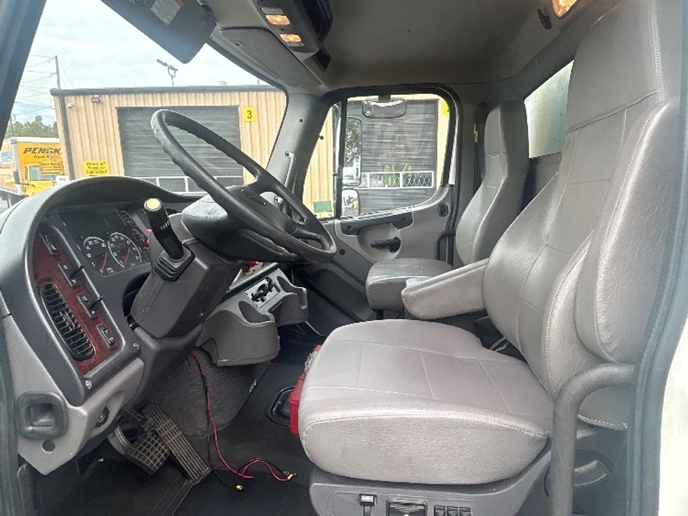 Medium Duty Box Truck-Light and Medium Duty Trucks-Freightliner-2020-M211264S-Portland-OR-276,240\n\t\tmiles-$ 81,750 - Image 17