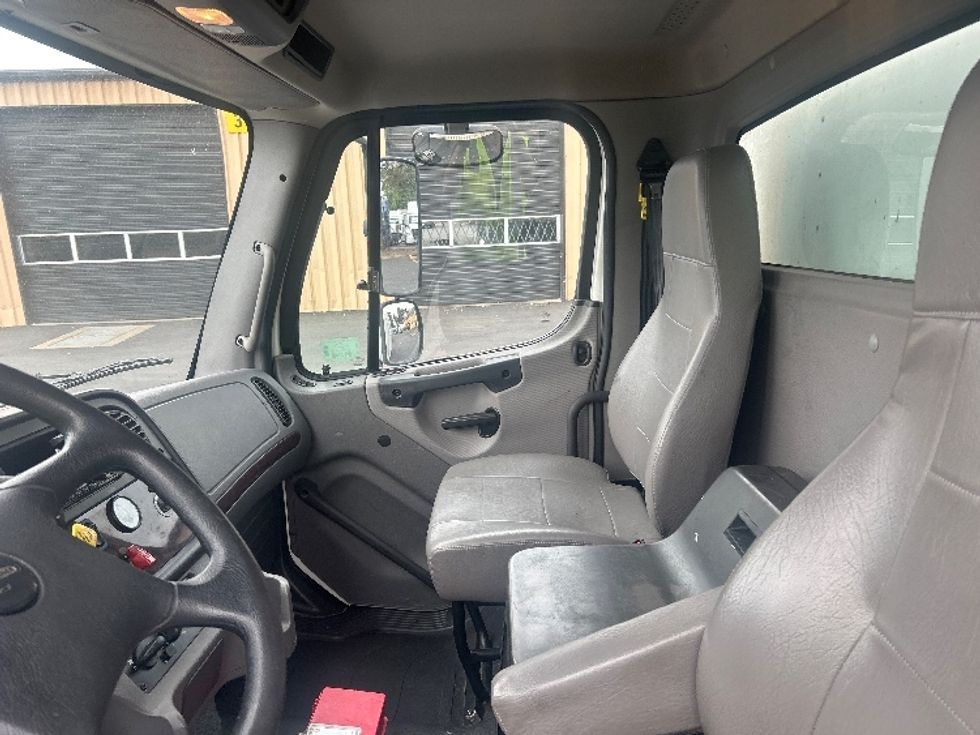 Medium Duty Box Truck-Light and Medium Duty Trucks-Freightliner-2020-M211264S-Portland-OR-276,240\n\t\tmiles-$ 81,750 - Image 19