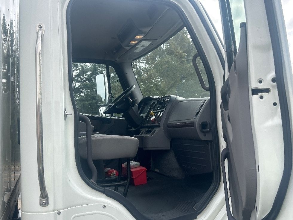 Medium Duty Box Truck-Light and Medium Duty Trucks-Freightliner-2020-M211264S-Portland-OR-276,240\n\t\tmiles-$ 81,750 - Image 20