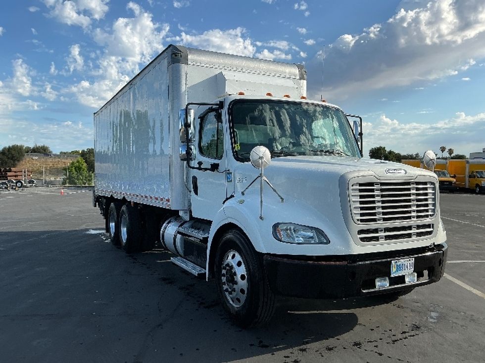 Medium Duty Box Truck-Light and Medium Duty Trucks-Freightliner-2020-M211264S-Sacramento-CA-325,527\n\t\tmiles-$ 84,500 - Image 1