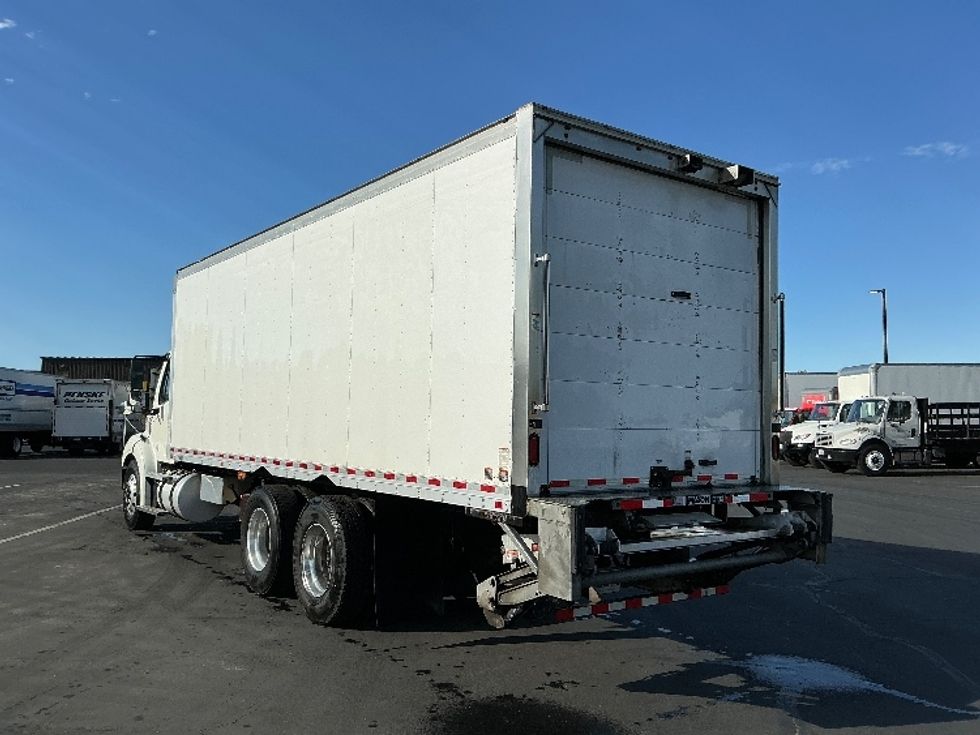 Medium Duty Box Truck-Light and Medium Duty Trucks-Freightliner-2020-M211264S-Sacramento-CA-325,527\n\t\tmiles-$ 84,500 - Image 6