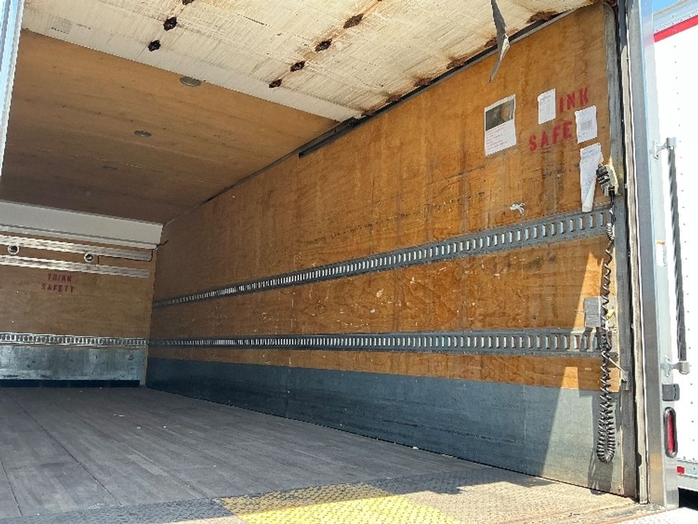 Medium Duty Box Truck-Light and Medium Duty Trucks-Freightliner-2020-M211264S-Sacramento-CA-325,527\n\t\tmiles-$ 84,500 - Image 12
