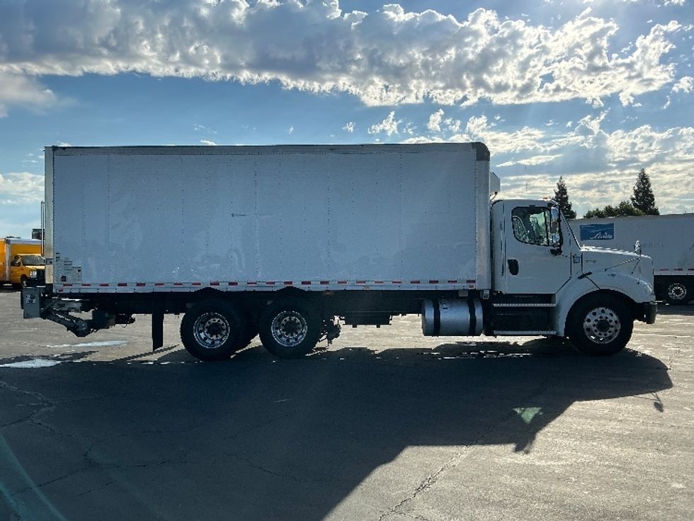 Medium Duty Box Truck-Light and Medium Duty Trucks-Freightliner-2020-M211264S-Sacramento-CA-325,527\n\t\tmiles-$ 84,500 - Image 15