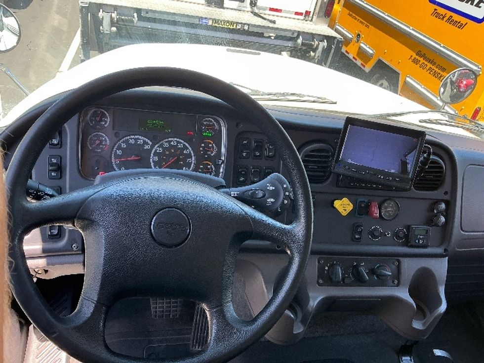 Medium Duty Box Truck-Light and Medium Duty Trucks-Freightliner-2020-M211264S-Sacramento-CA-325,527\n\t\tmiles-$ 84,500 - Image 18
