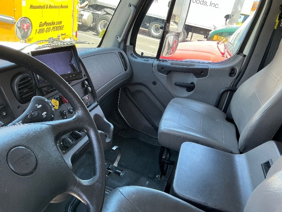 Medium Duty Box Truck-Light and Medium Duty Trucks-Freightliner-2020-M211264S-Sacramento-CA-325,527\n\t\tmiles-$ 84,500 - Image 19