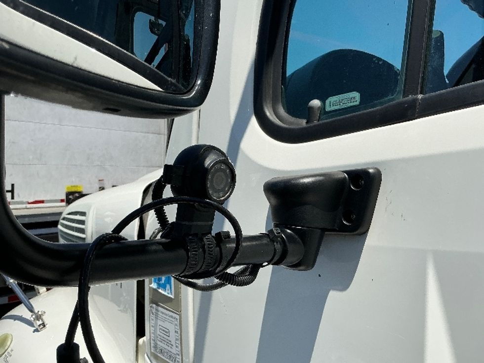 Medium Duty Box Truck-Light and Medium Duty Trucks-Freightliner-2020-M211264S-Sacramento-CA-325,527\n\t\tmiles-$ 84,500 - Image 25