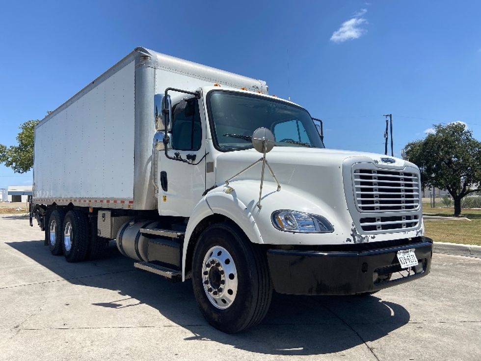 Medium Duty Box Truck-Light and Medium Duty Trucks-Freightliner-2020-M211264S-San Antonio-TX-273,993\n\t\tmiles-$ 82,000 - Image 1