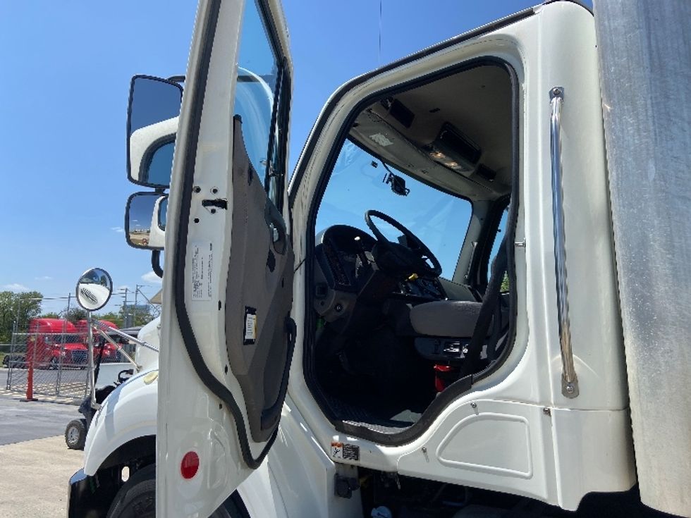 Medium Duty Box Truck-Light and Medium Duty Trucks-Freightliner-2020-M211264S-San Antonio-TX-273,993\n\t\tmiles-$ 82,000 - Image 16