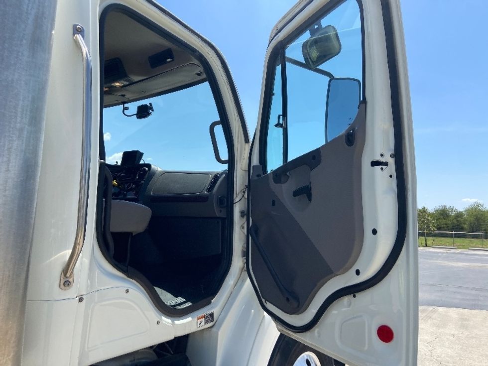 Medium Duty Box Truck-Light and Medium Duty Trucks-Freightliner-2020-M211264S-San Antonio-TX-273,993\n\t\tmiles-$ 82,000 - Image 20