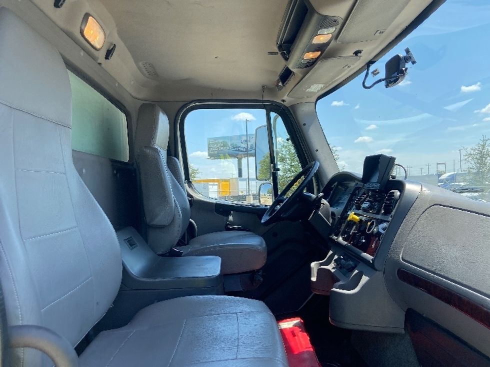Medium Duty Box Truck-Light and Medium Duty Trucks-Freightliner-2020-M211264S-San Antonio-TX-273,993\n\t\tmiles-$ 82,000 - Image 22