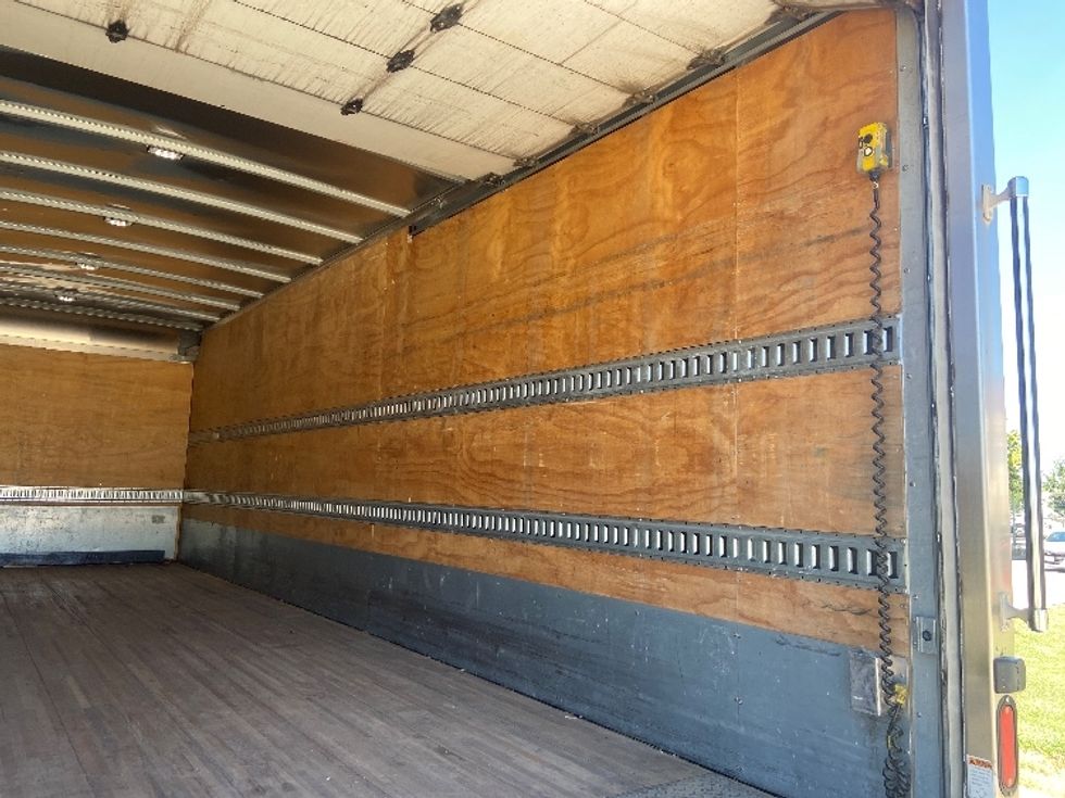 Medium Duty Box Truck-Light and Medium Duty Trucks-Freightliner-2020-M211264S-San Antonio-TX-292,653\n\t\tmiles-$ 86,000 - Image 12
