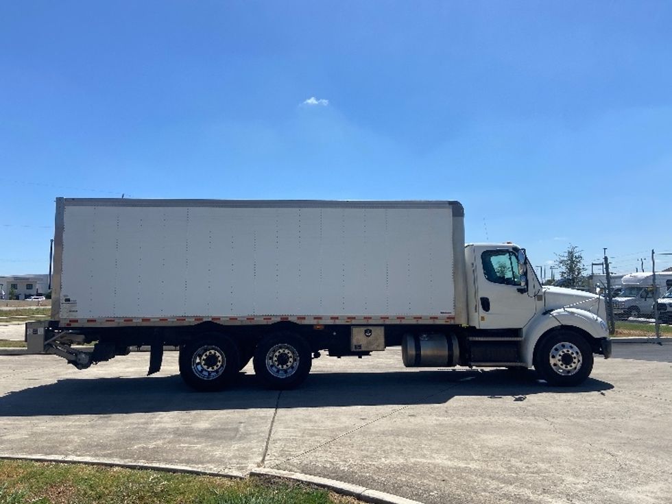 Medium Duty Box Truck-Light and Medium Duty Trucks-Freightliner-2020-M211264S-San Antonio-TX-292,653\n\t\tmiles-$ 86,000 - Image 15