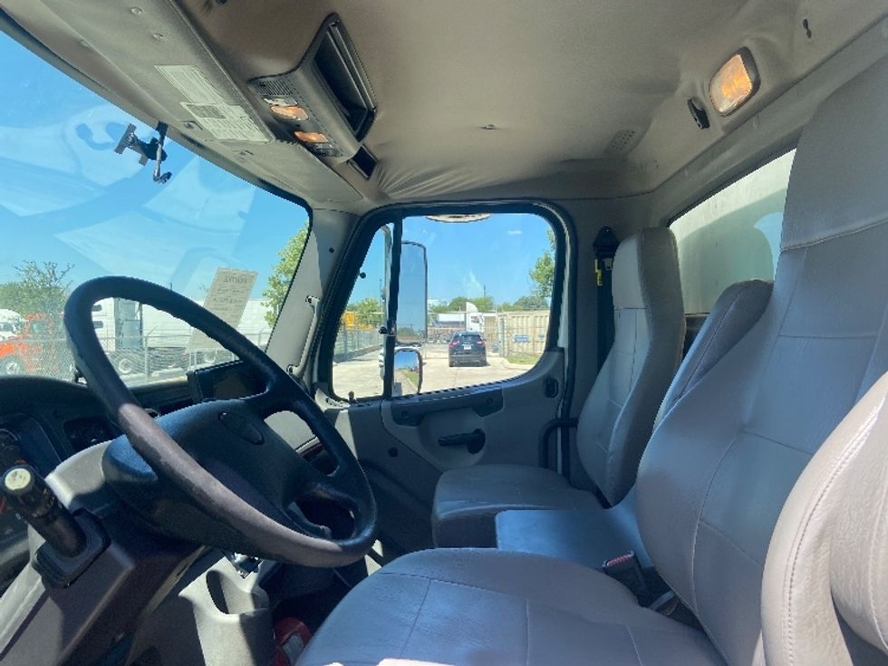 Medium Duty Box Truck-Light and Medium Duty Trucks-Freightliner-2020-M211264S-San Antonio-TX-292,653\n\t\tmiles-$ 86,000 - Image 19