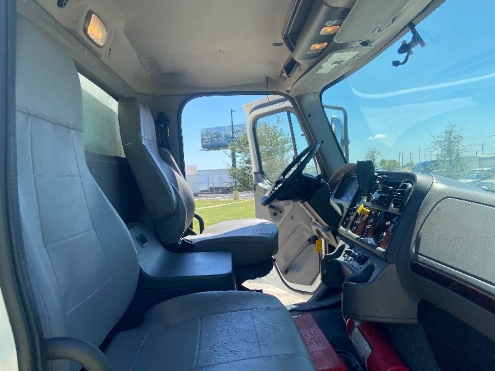 Medium Duty Box Truck-Light and Medium Duty Trucks-Freightliner-2020-M211264S-San Antonio-TX-292,653\n\t\tmiles-$ 86,000 - Image 22