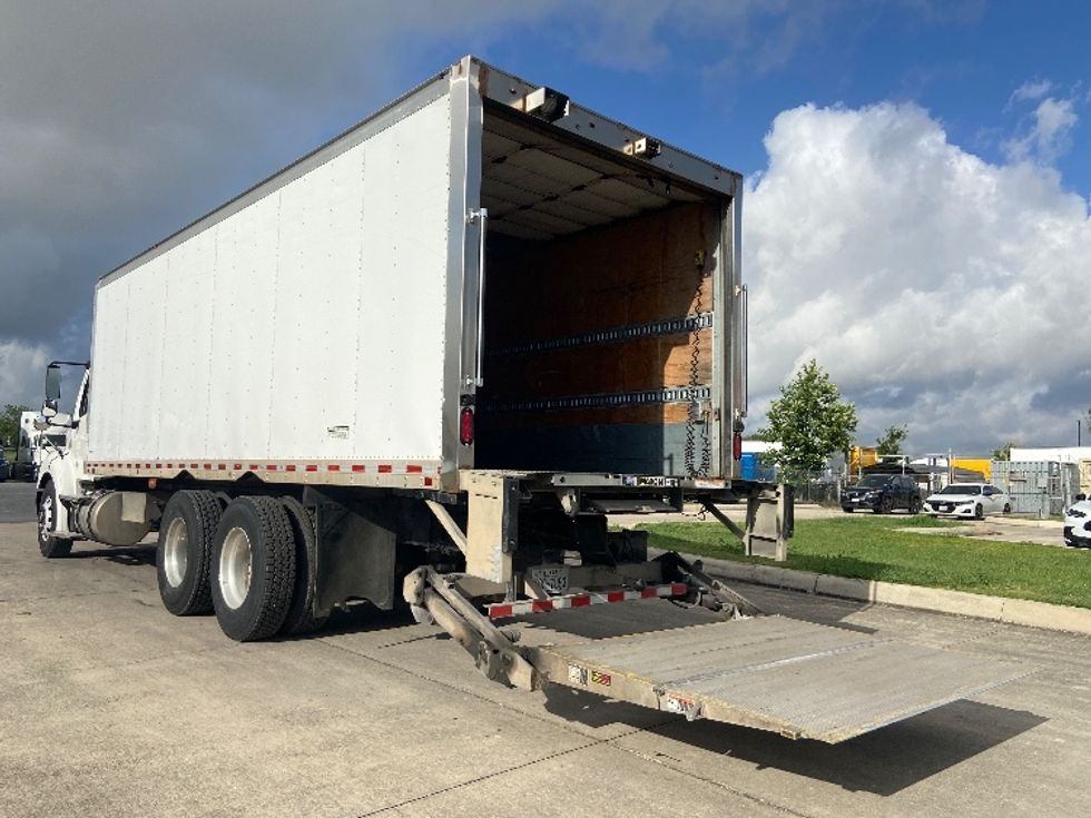 Medium Duty Box Truck-Light and Medium Duty Trucks-Freightliner-2020-M211264S-San Antonio-TX-334,645\n\t\tmiles-$ 79,250 - Image 9