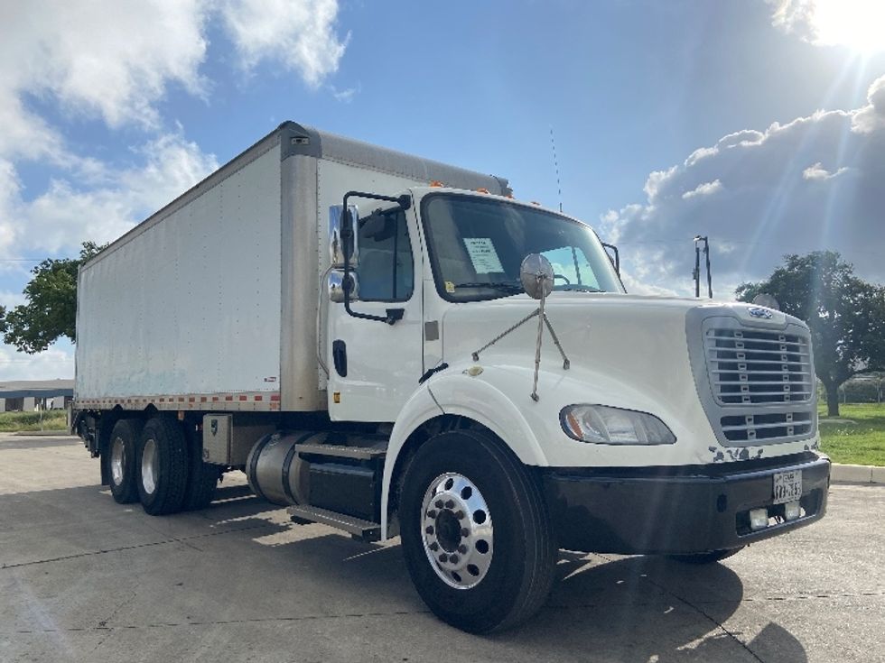 Medium Duty Box Truck-Light and Medium Duty Trucks-Freightliner-2020-M211264S-San Antonio-TX-334,645\n\t\tmiles-$ 79,250 - Image 1