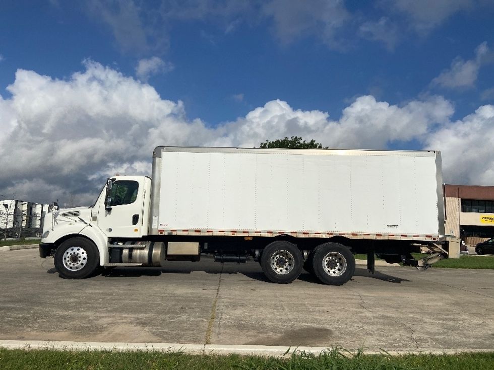 Medium Duty Box Truck-Light and Medium Duty Trucks-Freightliner-2020-M211264S-San Antonio-TX-334,645\n\t\tmiles-$ 79,250 - Image 4