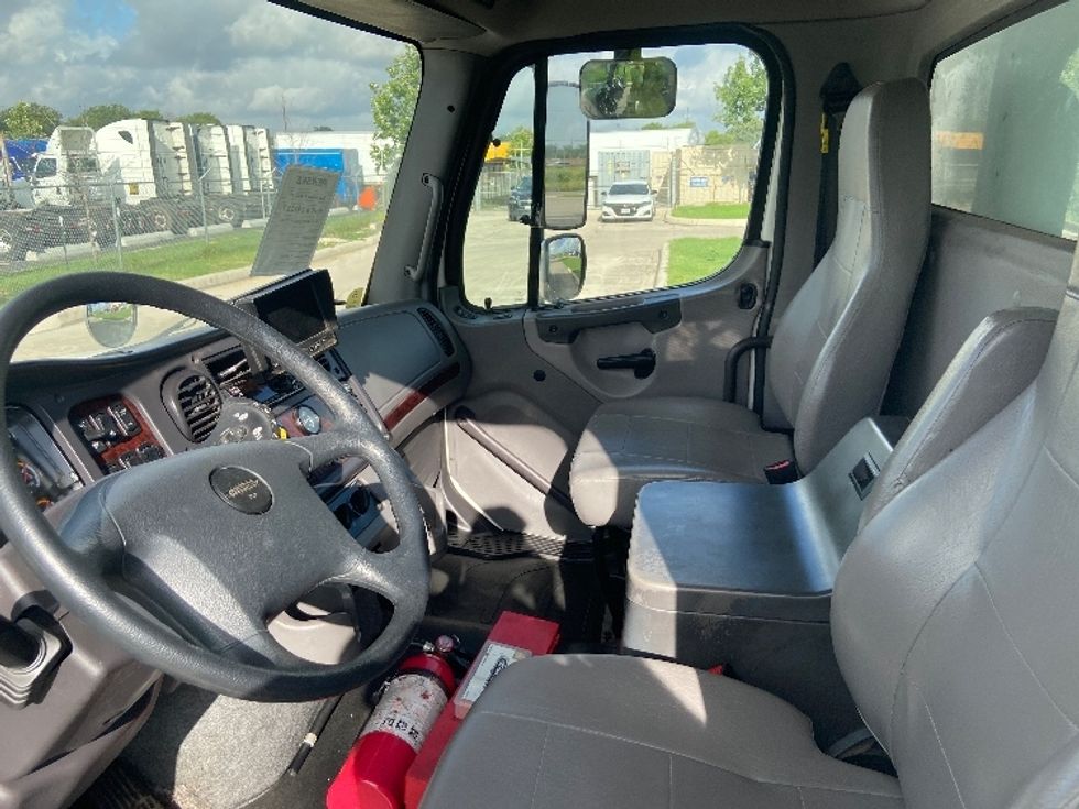 Medium Duty Box Truck-Light and Medium Duty Trucks-Freightliner-2020-M211264S-San Antonio-TX-334,645\n\t\tmiles-$ 79,250 - Image 19