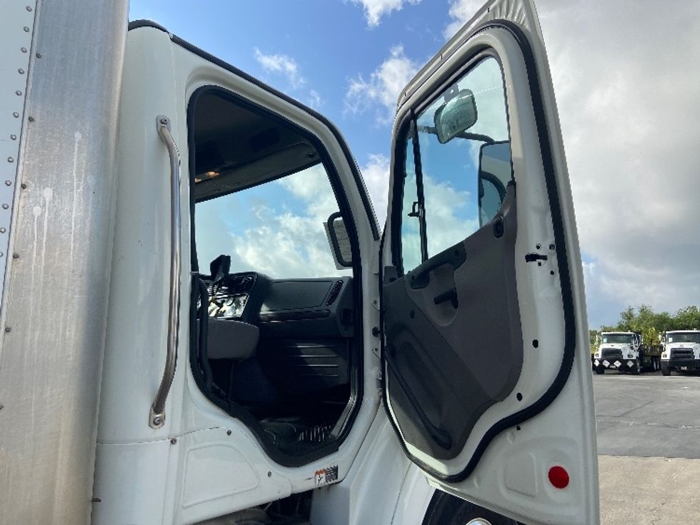Medium Duty Box Truck-Light and Medium Duty Trucks-Freightliner-2020-M211264S-San Antonio-TX-334,645\n\t\tmiles-$ 79,250 - Image 20