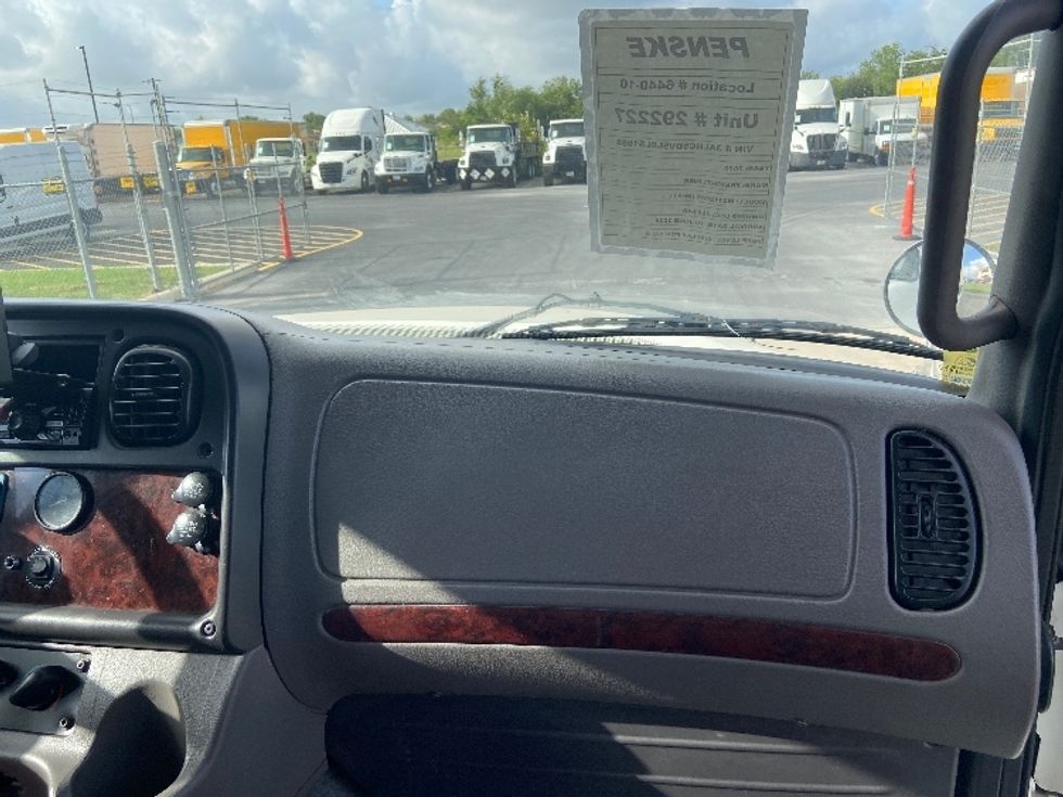 Medium Duty Box Truck-Light and Medium Duty Trucks-Freightliner-2020-M211264S-San Antonio-TX-334,645\n\t\tmiles-$ 79,250 - Image 21