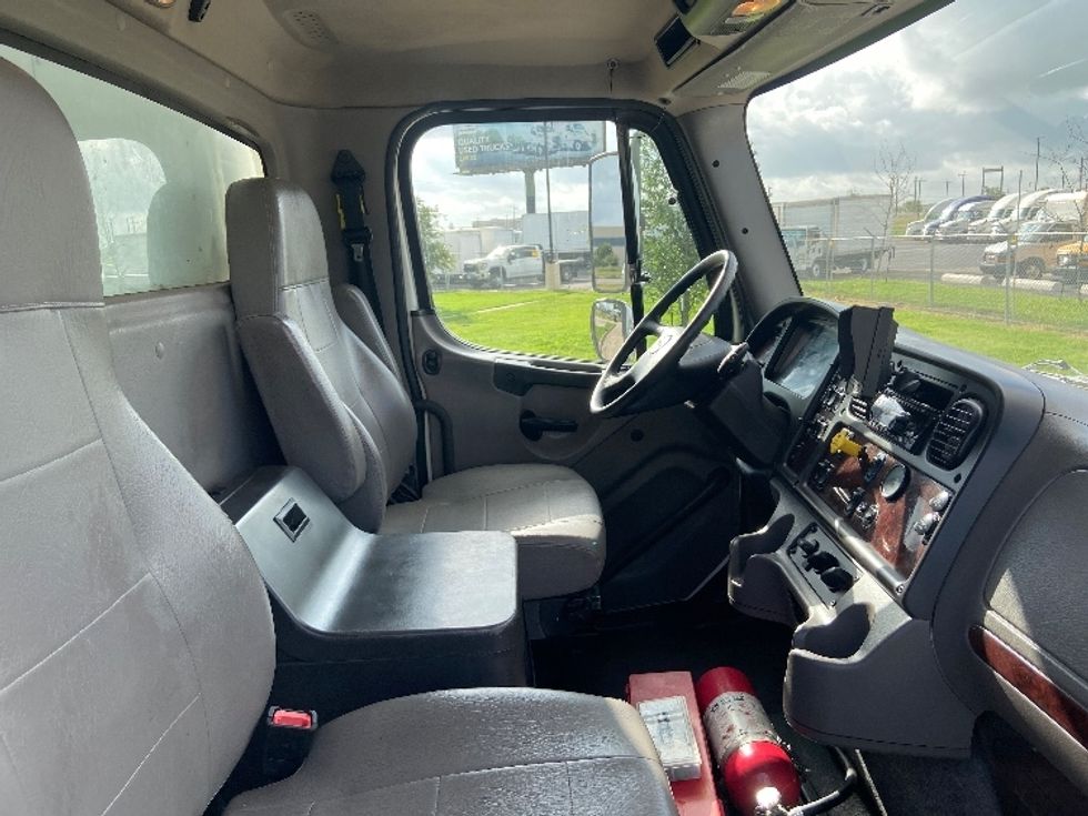 Medium Duty Box Truck-Light and Medium Duty Trucks-Freightliner-2020-M211264S-San Antonio-TX-334,645\n\t\tmiles-$ 79,250 - Image 22