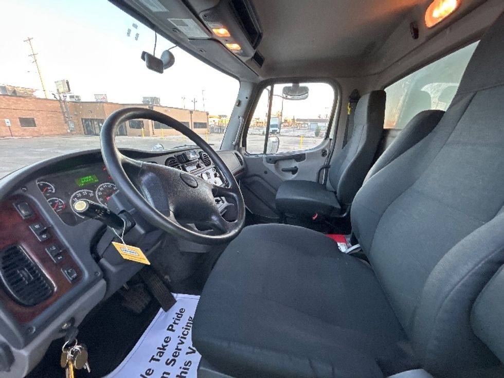 Medium Duty Box Truck-Light and Medium Duty Trucks-Freightliner-2020-M211264S-Sturtevant-WI-204,628\n\t\tmiles-$ 96,500 - Image 17