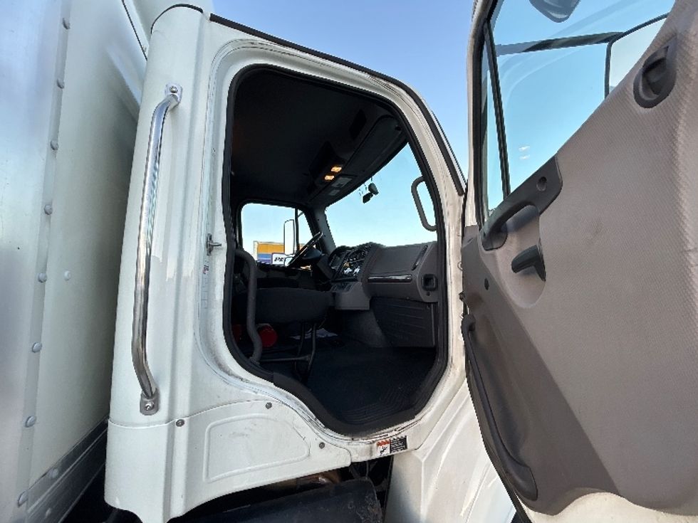 Medium Duty Box Truck-Light and Medium Duty Trucks-Freightliner-2020-M211264S-Sturtevant-WI-204,628\n\t\tmiles-$ 96,500 - Image 20