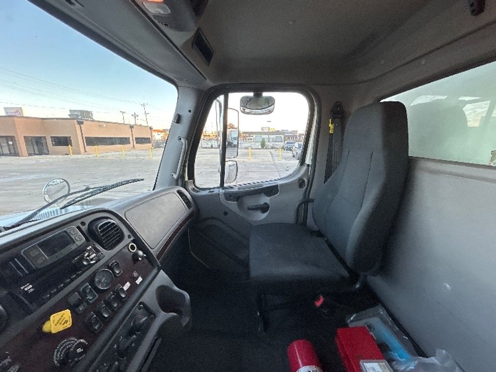 Medium Duty Box Truck-Light and Medium Duty Trucks-Freightliner-2020-M211264S-Sturtevant-WI-204,628\n\t\tmiles-$ 96,500 - Image 19