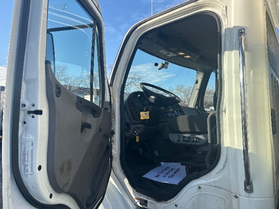 Medium Duty Box Truck-Light and Medium Duty Trucks-Freightliner-2020-M211264S-Sturtevant-WI-275,532\n\t\tmiles-$ 91,500 - Image 16