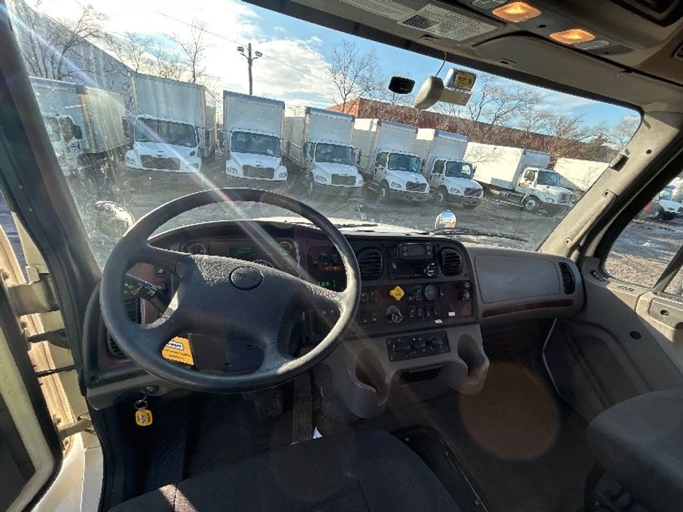 Medium Duty Box Truck-Light and Medium Duty Trucks-Freightliner-2020-M211264S-Sturtevant-WI-275,532\n\t\tmiles-$ 91,500 - Image 18