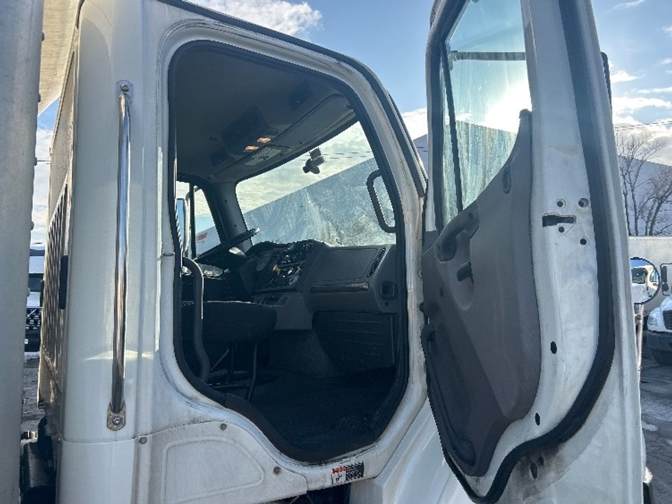 Medium Duty Box Truck-Light and Medium Duty Trucks-Freightliner-2020-M211264S-Sturtevant-WI-275,532\n\t\tmiles-$ 91,500 - Image 20