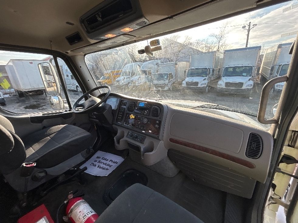 Medium Duty Box Truck-Light and Medium Duty Trucks-Freightliner-2020-M211264S-Sturtevant-WI-275,532\n\t\tmiles-$ 91,500 - Image 22