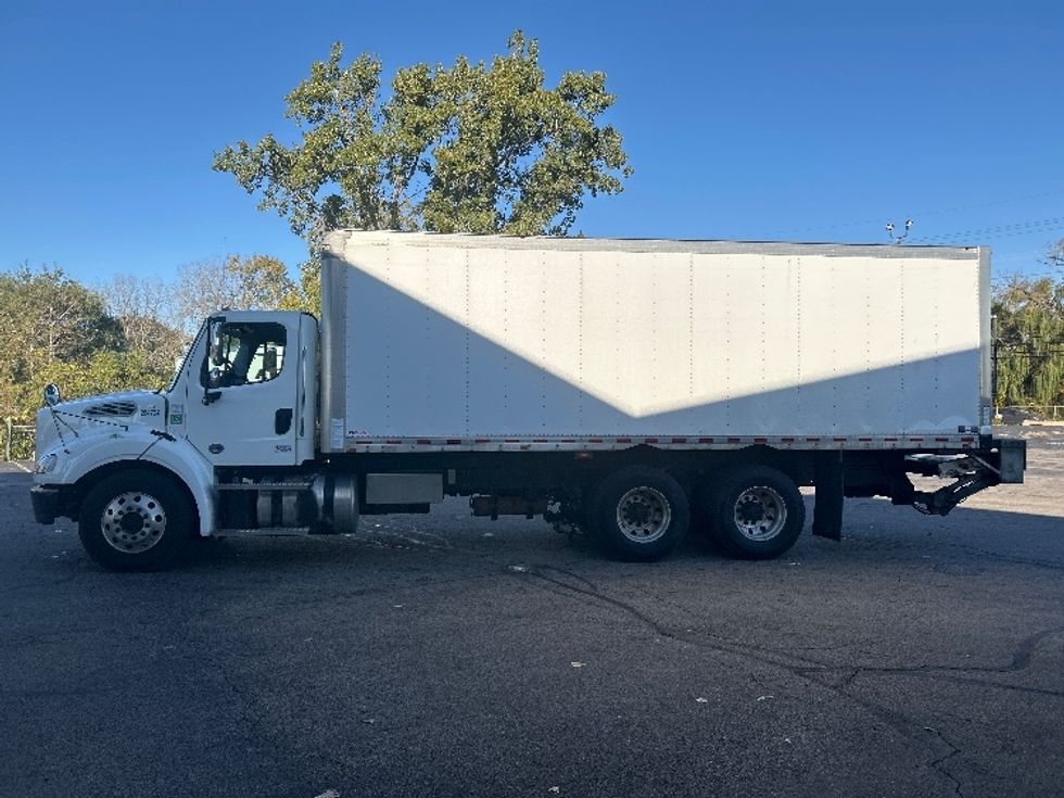 Medium Duty Box Truck-Light and Medium Duty Trucks-Freightliner-2020-M211264S-Sturtevant-WI-383,543\n\t\tmiles-$ 64,750 - Image 4