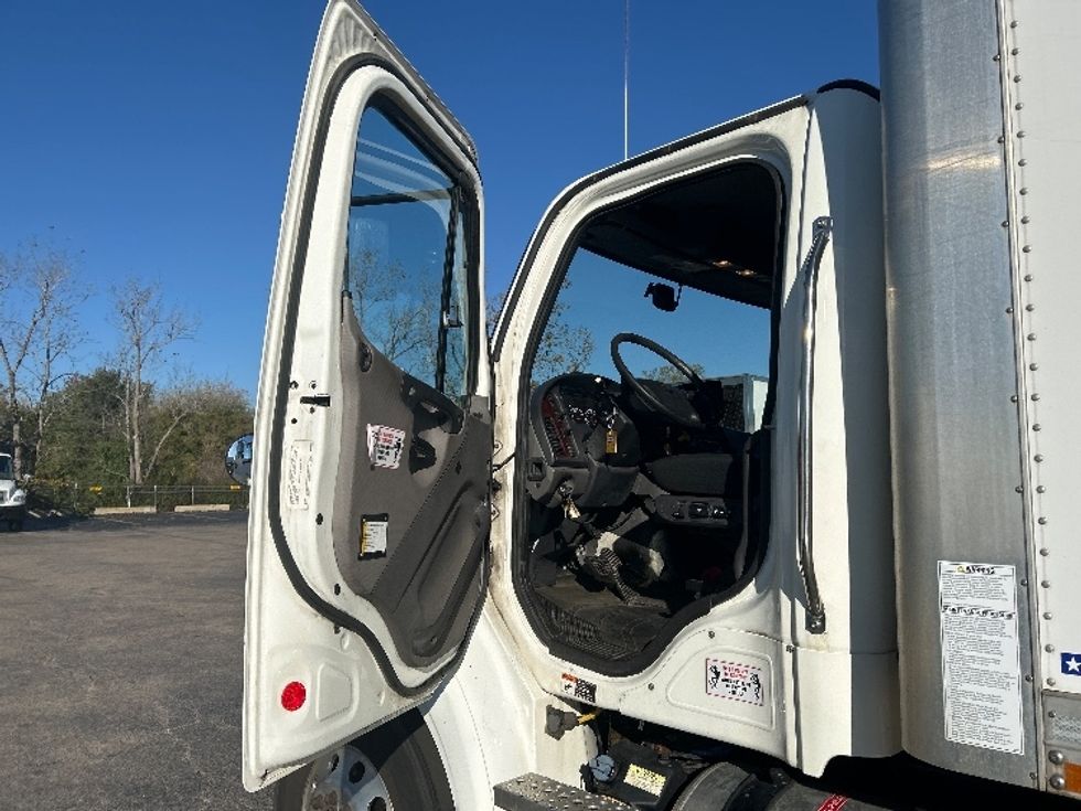 Medium Duty Box Truck-Light and Medium Duty Trucks-Freightliner-2020-M211264S-Sturtevant-WI-383,543\n\t\tmiles-$ 64,750 - Image 16