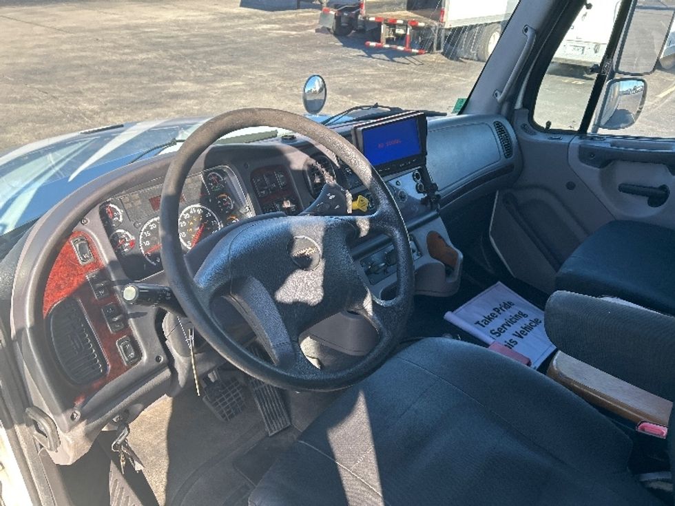 Medium Duty Box Truck-Light and Medium Duty Trucks-Freightliner-2020-M211264S-Sturtevant-WI-383,543\n\t\tmiles-$ 64,750 - Image 17