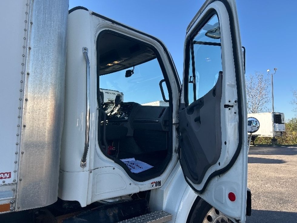 Medium Duty Box Truck-Light and Medium Duty Trucks-Freightliner-2020-M211264S-Sturtevant-WI-383,543\n\t\tmiles-$ 64,750 - Image 20