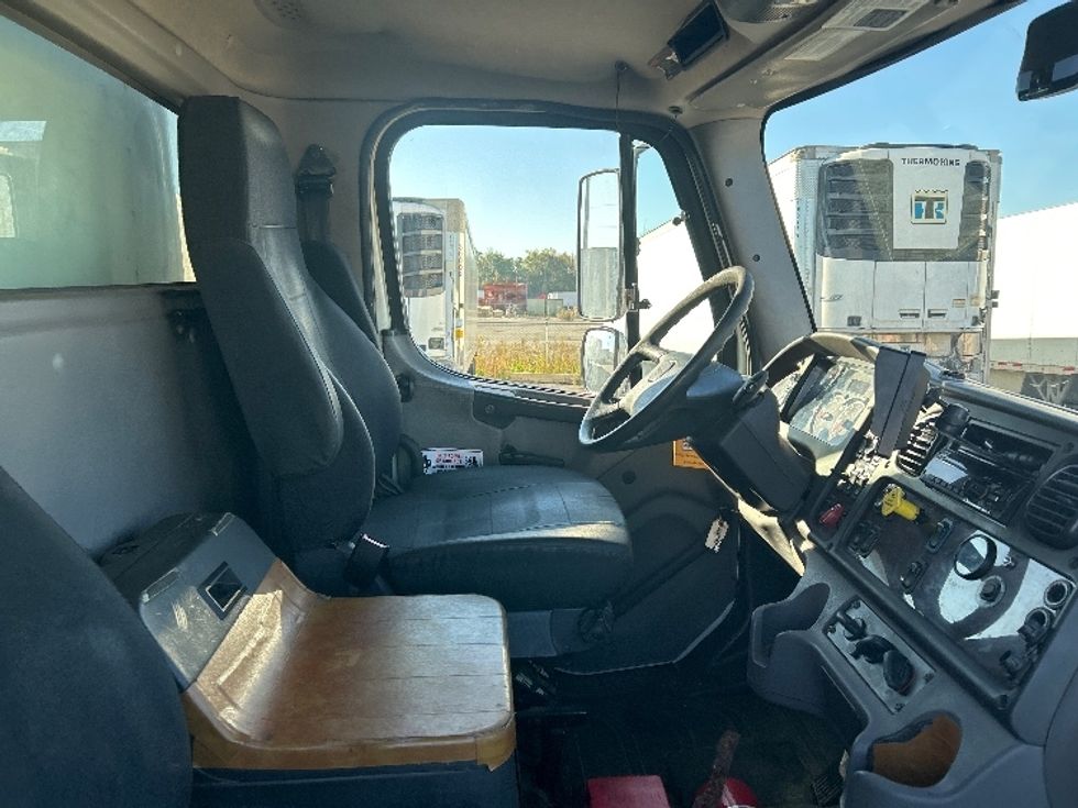 Medium Duty Box Truck-Light and Medium Duty Trucks-Freightliner-2020-M211264S-Sturtevant-WI-383,543\n\t\tmiles-$ 64,750 - Image 22