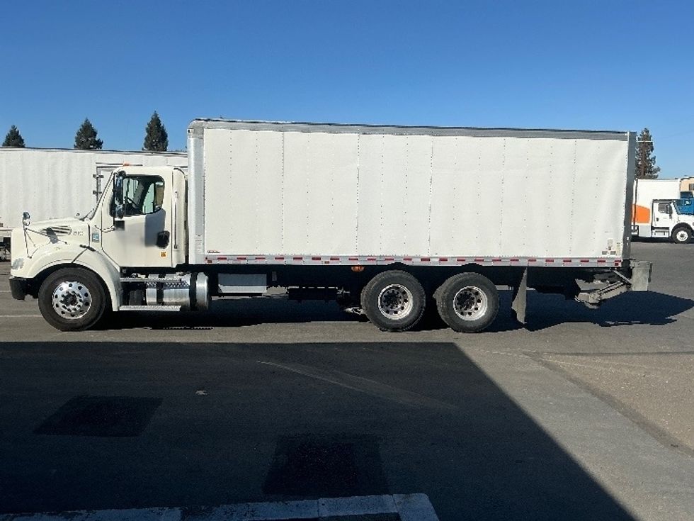 Medium Duty Box Truck-Light and Medium Duty Trucks-Freightliner-2020-M211264S-West Sacramento-CA-289,610\n\t\tmiles-$ 81,500 - Image 4