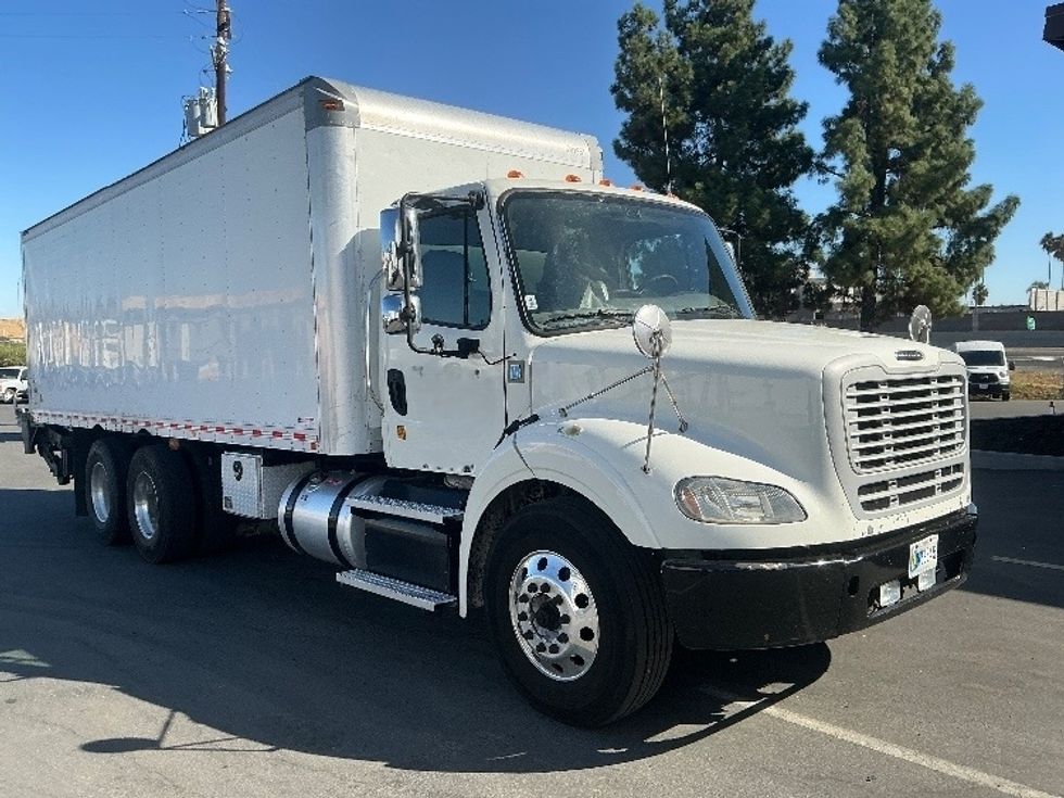 Medium Duty Box Truck-Light and Medium Duty Trucks-Freightliner-2020-M211264S-West Sacramento-CA-289,610\n\t\tmiles-$ 81,500 - Image 1