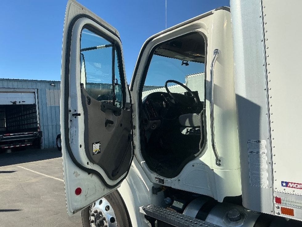 Medium Duty Box Truck-Light and Medium Duty Trucks-Freightliner-2020-M211264S-West Sacramento-CA-289,610\n\t\tmiles-$ 81,500 - Image 16