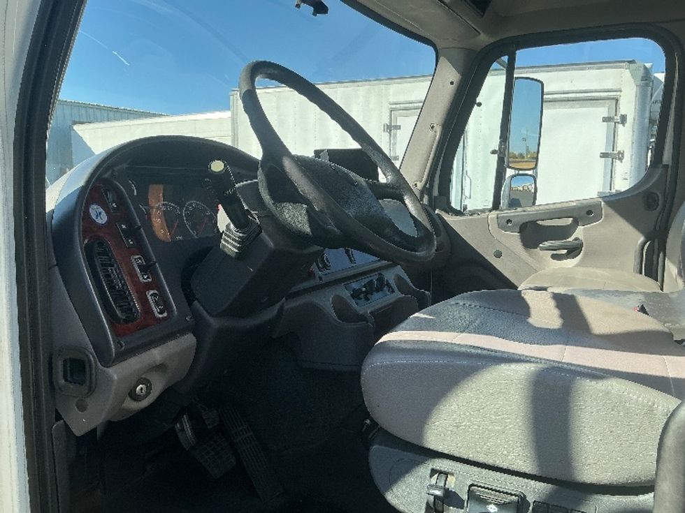 Medium Duty Box Truck-Light and Medium Duty Trucks-Freightliner-2020-M211264S-West Sacramento-CA-289,610\n\t\tmiles-$ 81,500 - Image 17