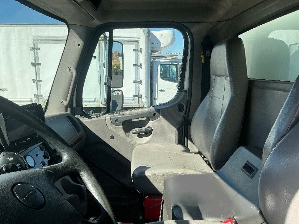 Medium Duty Box Truck-Light and Medium Duty Trucks-Freightliner-2020-M211264S-West Sacramento-CA-289,610\n\t\tmiles-$ 81,500 - Image 19