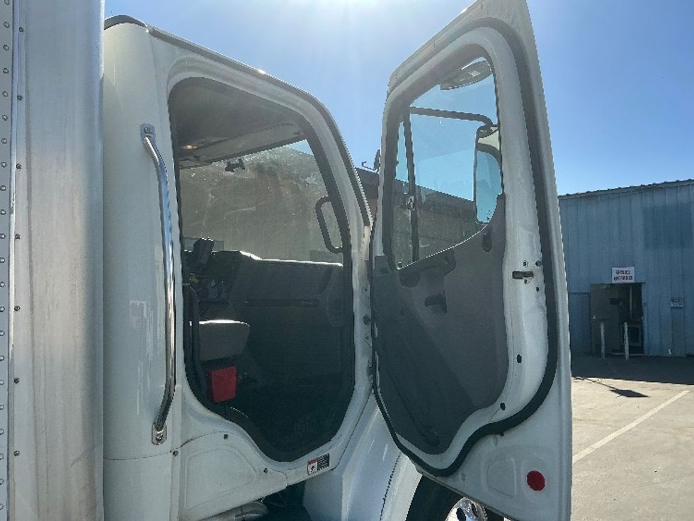 Medium Duty Box Truck-Light and Medium Duty Trucks-Freightliner-2020-M211264S-West Sacramento-CA-289,610\n\t\tmiles-$ 81,500 - Image 20