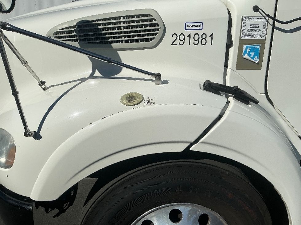 Medium Duty Box Truck-Light and Medium Duty Trucks-Freightliner-2020-M211264S-West Sacramento-CA-289,610\n\t\tmiles-$ 81,500 - Image 24