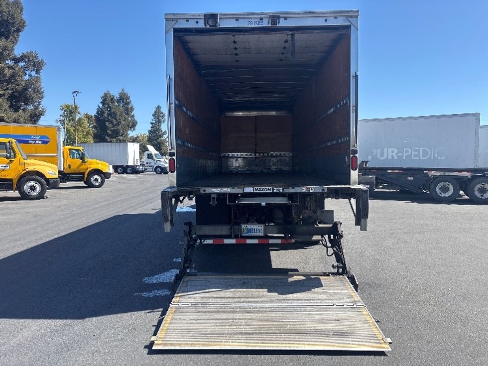 Medium Duty Box Truck-Light and Medium Duty Trucks-Freightliner-2020-M211264S-West Sacramento-CA-325,702\n\t\tmiles-$ 80,250 - Image 9