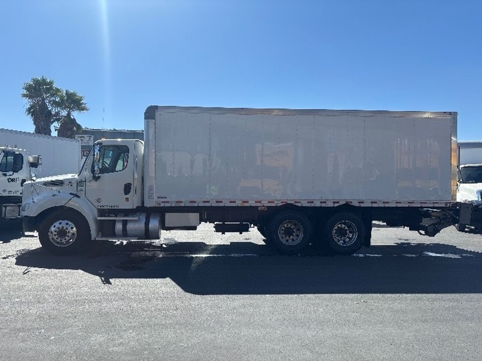 Medium Duty Box Truck-Light and Medium Duty Trucks-Freightliner-2020-M211264S-West Sacramento-CA-325,702\n\t\tmiles-$ 80,250 - Image 4