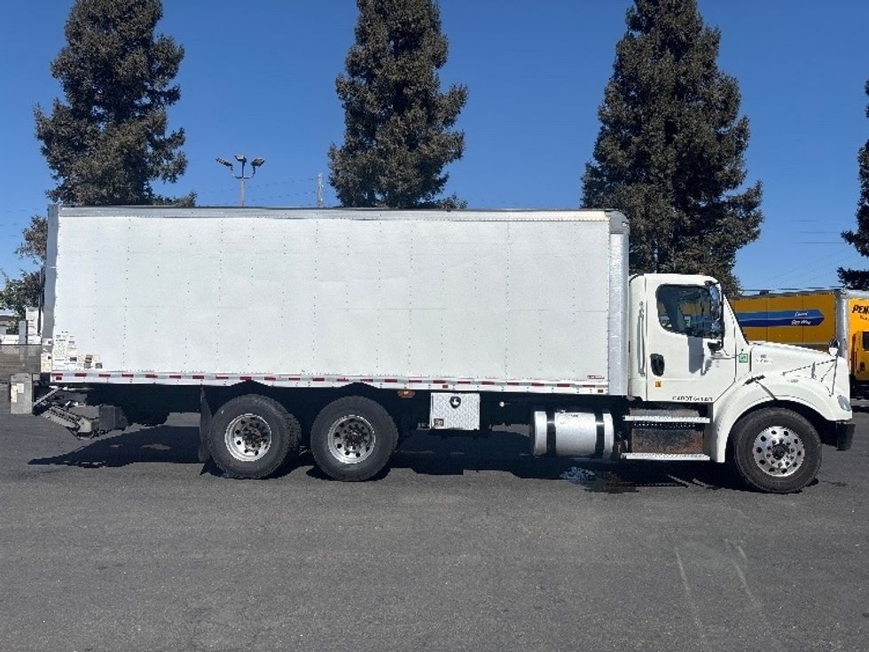 Medium Duty Box Truck-Light and Medium Duty Trucks-Freightliner-2020-M211264S-West Sacramento-CA-325,702\n\t\tmiles-$ 80,250 - Image 15