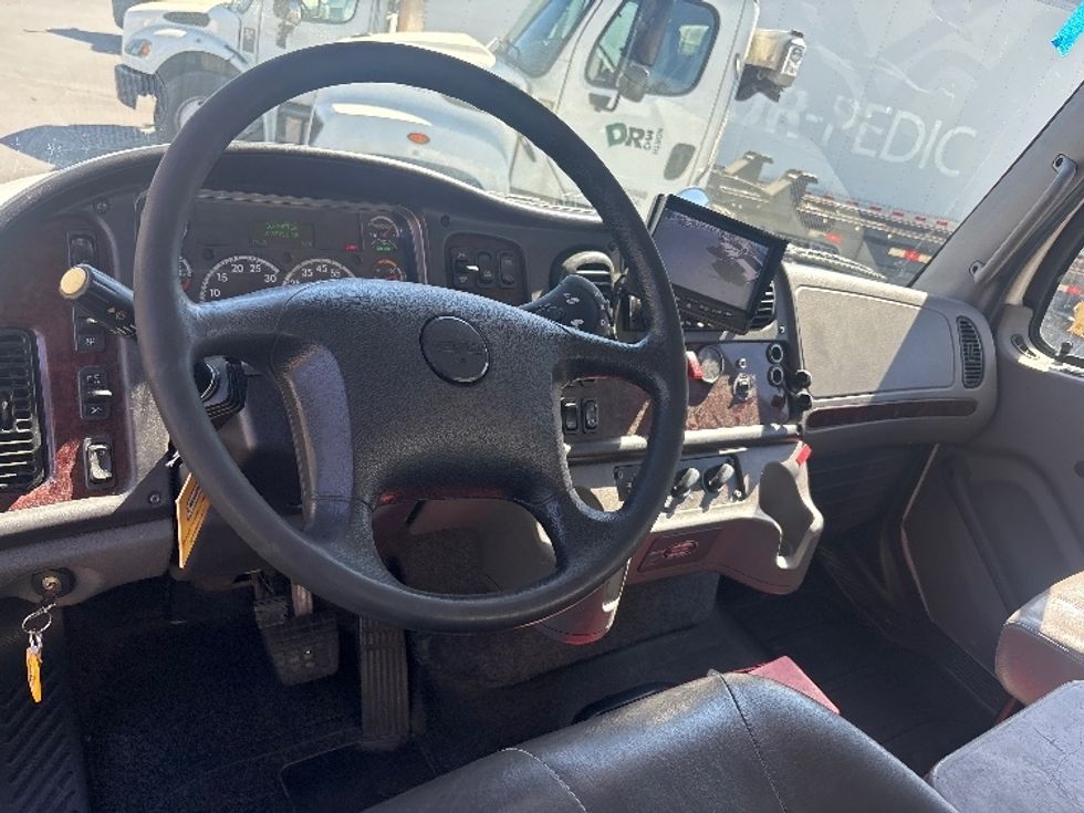 Medium Duty Box Truck-Light and Medium Duty Trucks-Freightliner-2020-M211264S-West Sacramento-CA-325,702\n\t\tmiles-$ 80,250 - Image 18