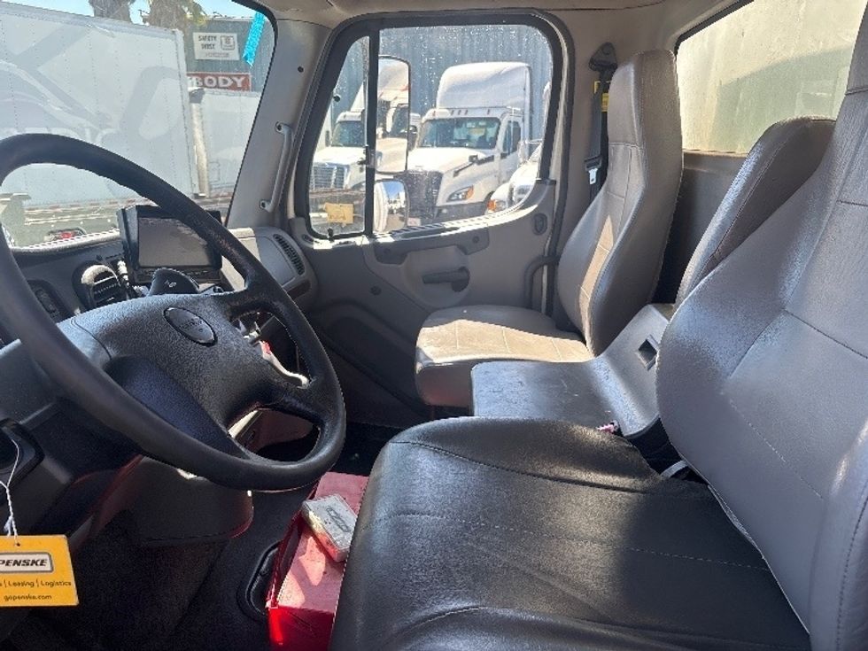 Medium Duty Box Truck-Light and Medium Duty Trucks-Freightliner-2020-M211264S-West Sacramento-CA-325,702\n\t\tmiles-$ 80,250 - Image 19